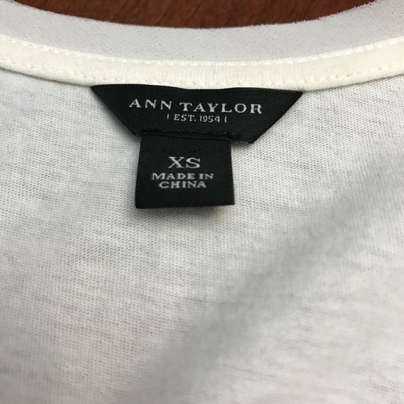 🌷BOGO🌷EUC- Ann Taylor- Sequined Cream Top - Picture 5 of 8